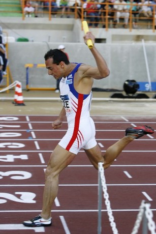 Rudolf Götz - finiš 4x400m.jpg