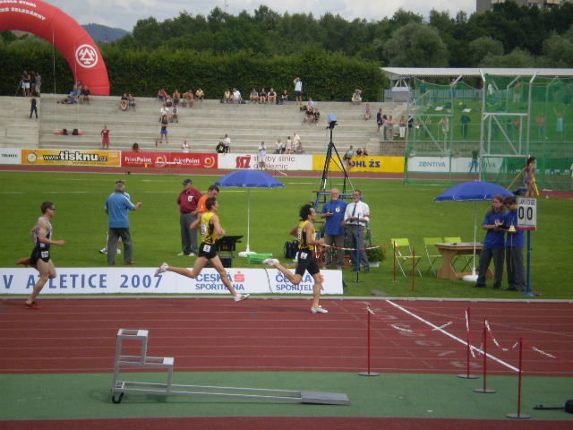 Bartůněk-Hurtík-finále 1500m 1.JPG