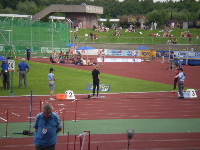 Eva Šutová před finále 400m př.JPG