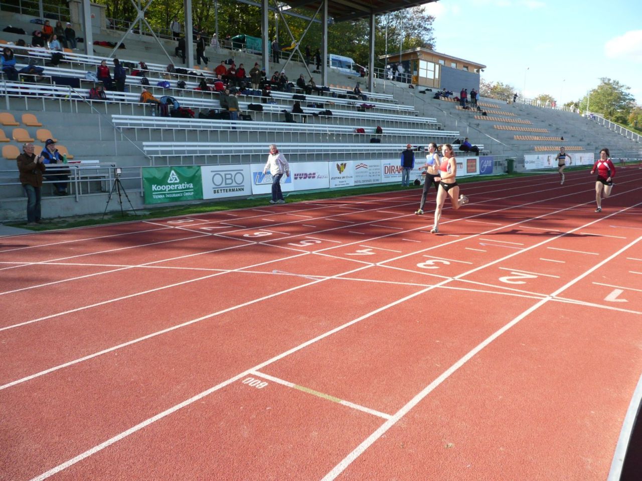 400m př.-Zuzana a Martina.JPG