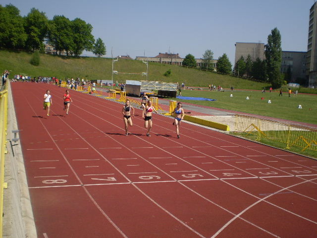 Eva Šutová-rozběh 100m.JPG