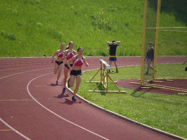 Jana Nevřalová-Kamila Hořáková-Hanka Jelínková-1500m.JPG